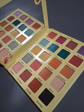 Violet Voss Flamingo Palette